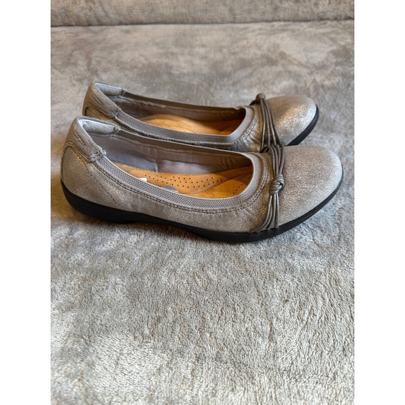 Clarks Collection Silver Metallic Knot Accent Comfort Ballet Flats - Picture 1 of 5